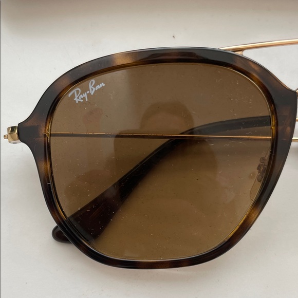 Ray-Ban Tortoise Shell Sunglasses with Tan Case - Picture 3 of 4